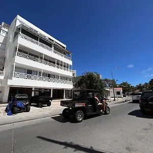 Liliana Prado Edificio Bailey Boat 303 , San Andrés Colombia